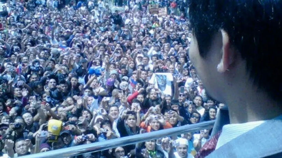 Cerca de 10 mil personas aclaman a Márquez y Pacquiao