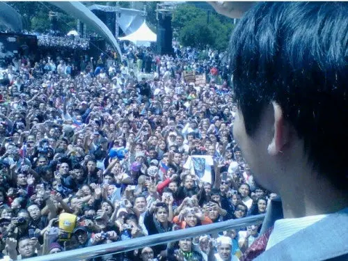 Cerca de 10 mil personas aclaman a Márquez y Pacquiao