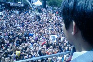 Cerca de 10 mil personas aclaman a Márquez y Pacquiao