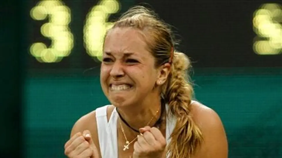Lisicki llora tras eliminar a Li Na en Wimbledon