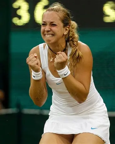 Lisicki llora tras eliminar a Li Na en Wimbledon