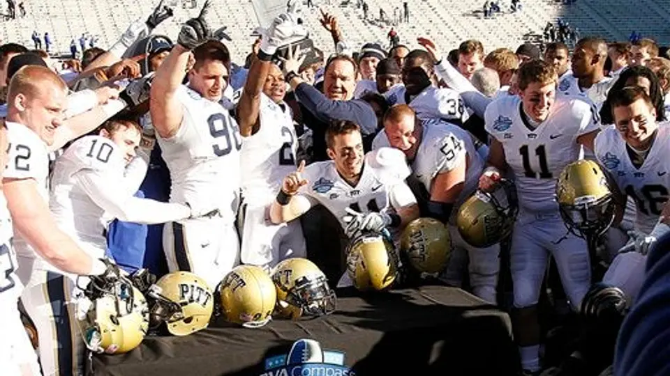 Pittsburgh aprovecha errores y se lleva el Compass Bowl