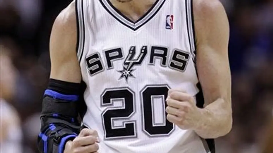 La serie se iguala 1-1; Spurs 93-87 Grizzlies