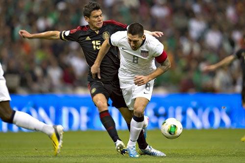 Ambas selecciones se disputan el esférico | MEXSPORT