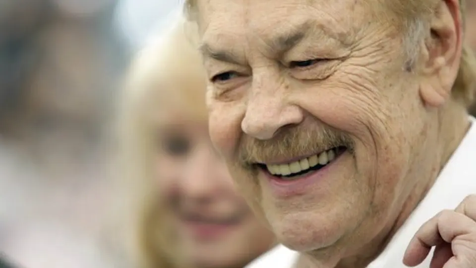 Fallece Jerry Buss, propietario de los Lakers
