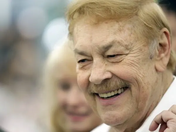 Fallece Jerry Buss, propietario de los Lakers