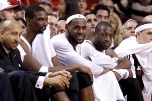 Miami aplasta 94-73 a Filadelfia y se pone 2-0 en la serie