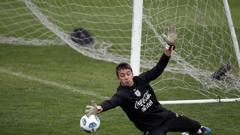 Muslera pasa de la Lazio al Galatasaray