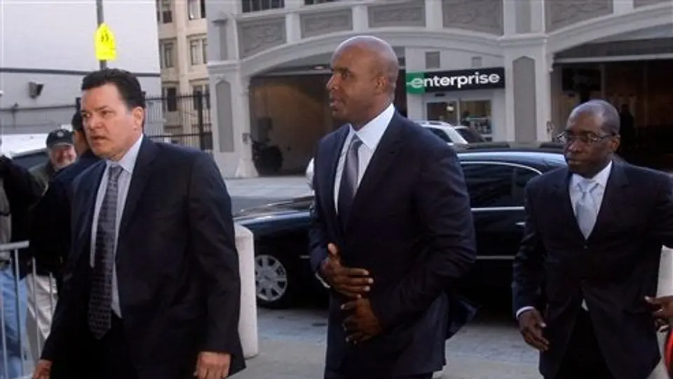 Divulgan mensajes de Barry Bonds a una amante