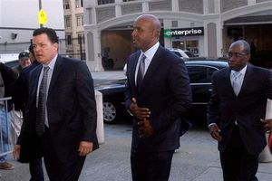 Divulgan mensajes de Barry Bonds a una amante