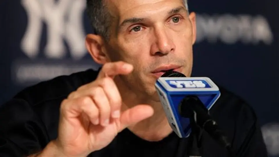 Joe Girardi se queda en Yanquis tres años más