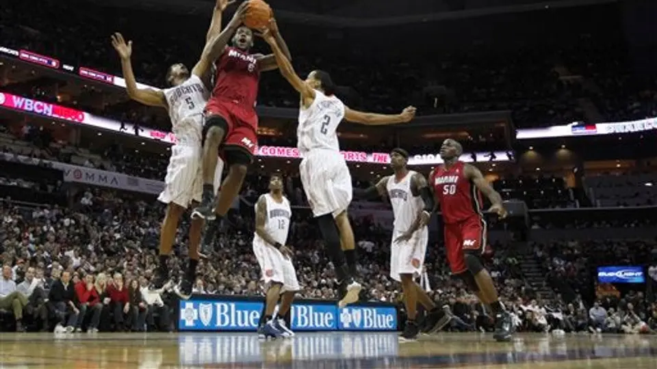 LeBron doma a Bobcats; Miami vence 96-82 a Charlotte