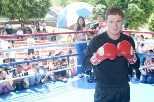 La afición consiente al Canelo en entrenamiento público