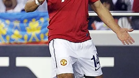 Augura Beckham a Chicharito "un futuro muy exitoso"