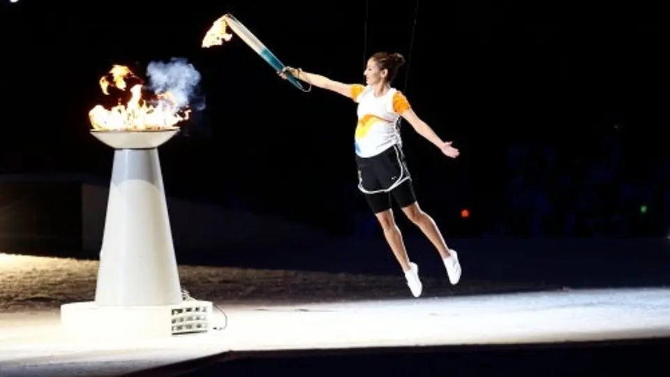 Paola Espinosa enciende el pebetero de Guadalajara 2011