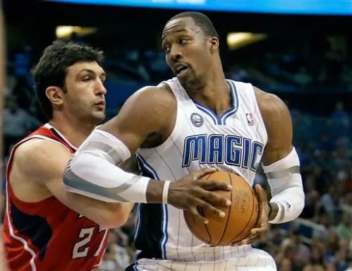 El Magic derrota 88-82 a los Hawks