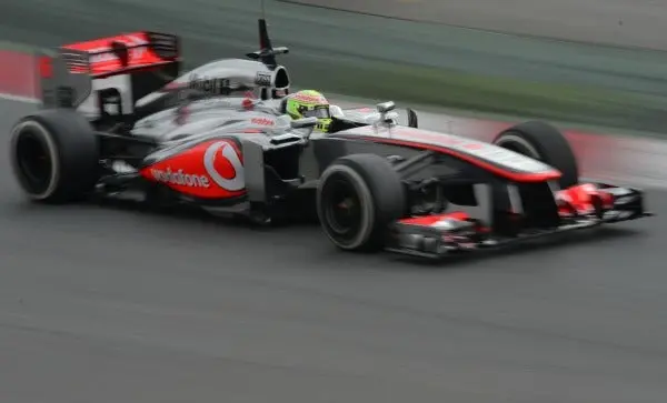 Checo Pérez acepta que aún le falta adaptarse a McLaren