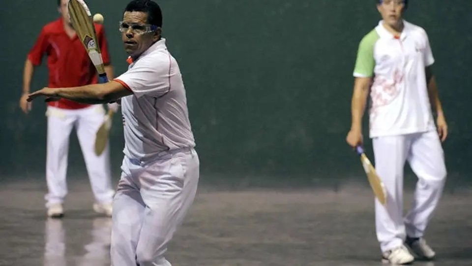 Argentina le arrebata el oro a México en frontón