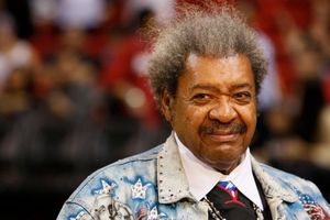 Don King, detenido en aeropuerto de Cleveland