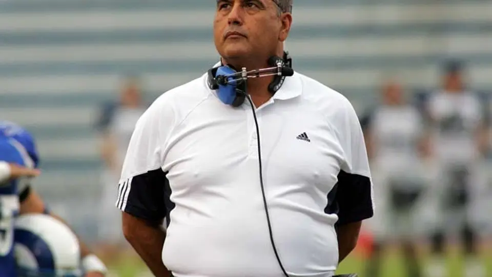 Frank González pone fin a su carrera como coach