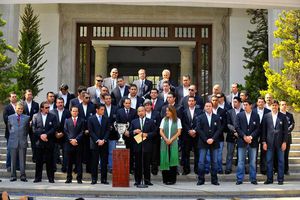 Felipe Calderon felicita a los Yaquis en Los Pinos