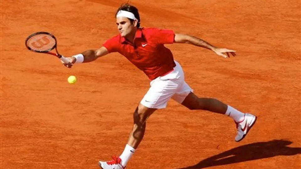 Federer acaba con Monfils, va contra Djokovic