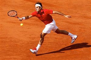 Federer acaba con Monfils, va contra Djokovic