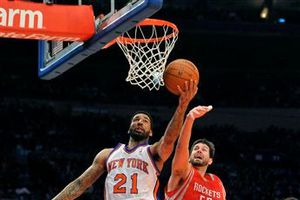 Con 24 puntos de Luis Scola, Rockets vence 104-96 a Knicks