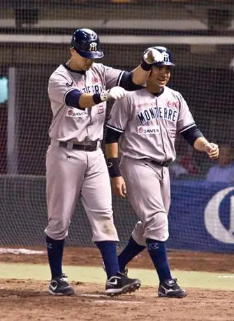 Sultanes apaleó a Diablos Rojos 17-6