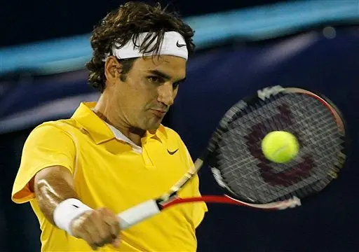 Federer y Sharapova derrotan a Nadal y Azarenka