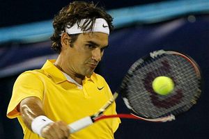 Federer y Sharapova derrotan a Nadal y Azarenka