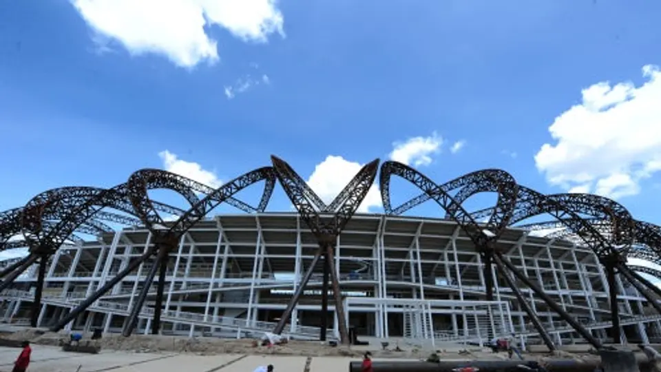 Nuevo retraso en el Estadio de Atletismo