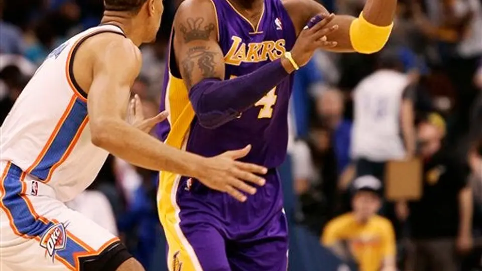 Los Lakers derrotan al Thunder 90-87