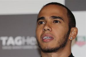 Hamilton confía en que Mercedes peleará por el campeonato de la F1