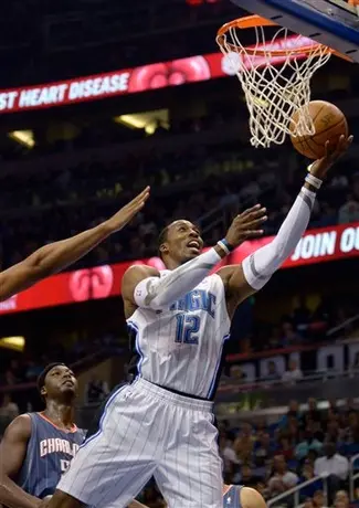 De la mano de Howard, el Magic derrota a los Bobcats