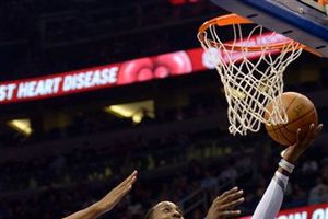 De la mano de Howard, el Magic derrota a los Bobcats