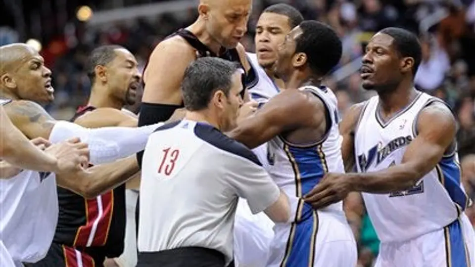 NBA suspende a John Wall por pelea ante jugador de Miami