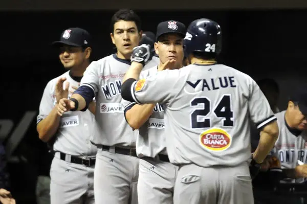 Sultanes deja ir ventaja ante Diablos y pierde en extra innings