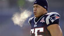 Familia de Junior Seau demanda a la NFL