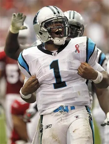 Los Cardenales superan a Carolina 28-21