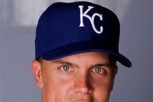 Reales envía a Zack Greinke a Cerveceros por prospectos