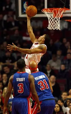 Rose y Boozer se lucen en victoria de Chicago 95-82 ante Detroit