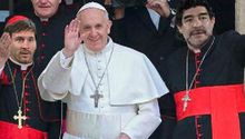 Circula foto arreglada de Messi y Maradona con el Papa