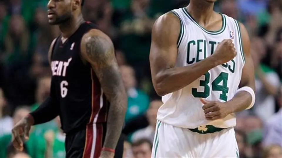 Celtics 88, Heat 80, pese a 31 puntos de LeBron