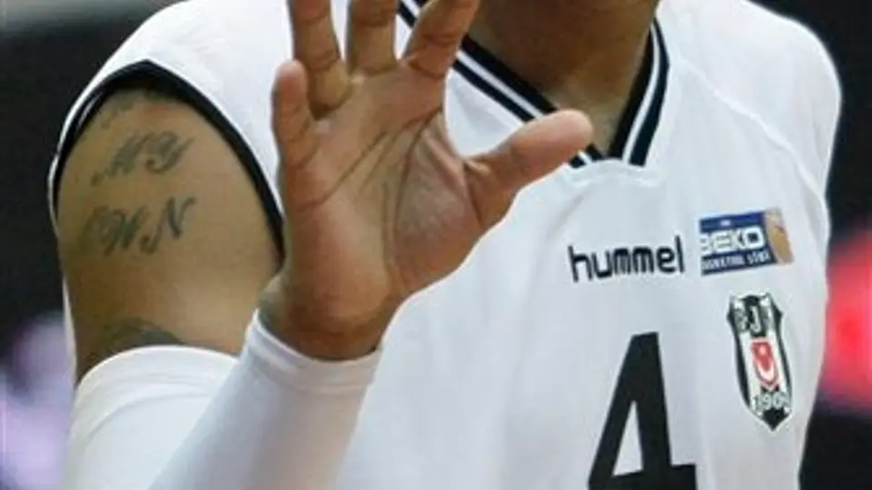 Iverson viaja a EU para examinar lesión en la pierna