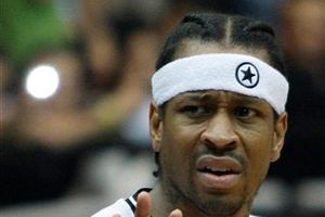 Iverson viaja a EU para examinar lesión en la pierna