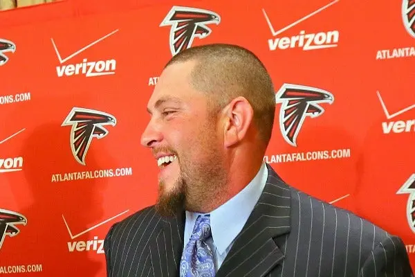 Todd McClure anuncia su retiro de la NFL