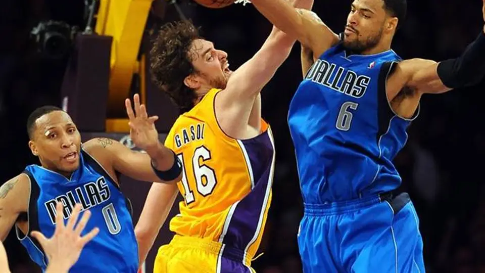 Mavericks vence a Lakers y los pone contra las cuerdas