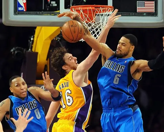 Mavericks vence a Lakers y los pone contra las cuerdas