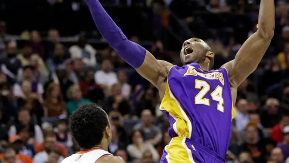 Lakers le propina la sexta derrota seguida a Bobcats